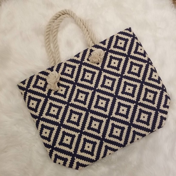 summer & rose Handbags - SUMMER & Rose Navy & Cream Diamond Tote